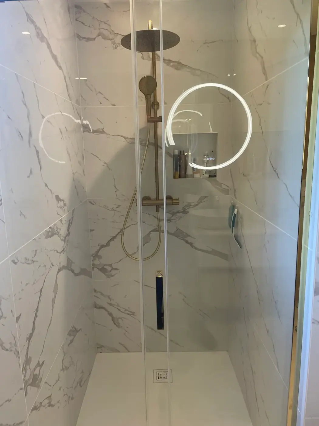Salle de bains — rénovation complète à Châteauneuf-le-Rouge (13)