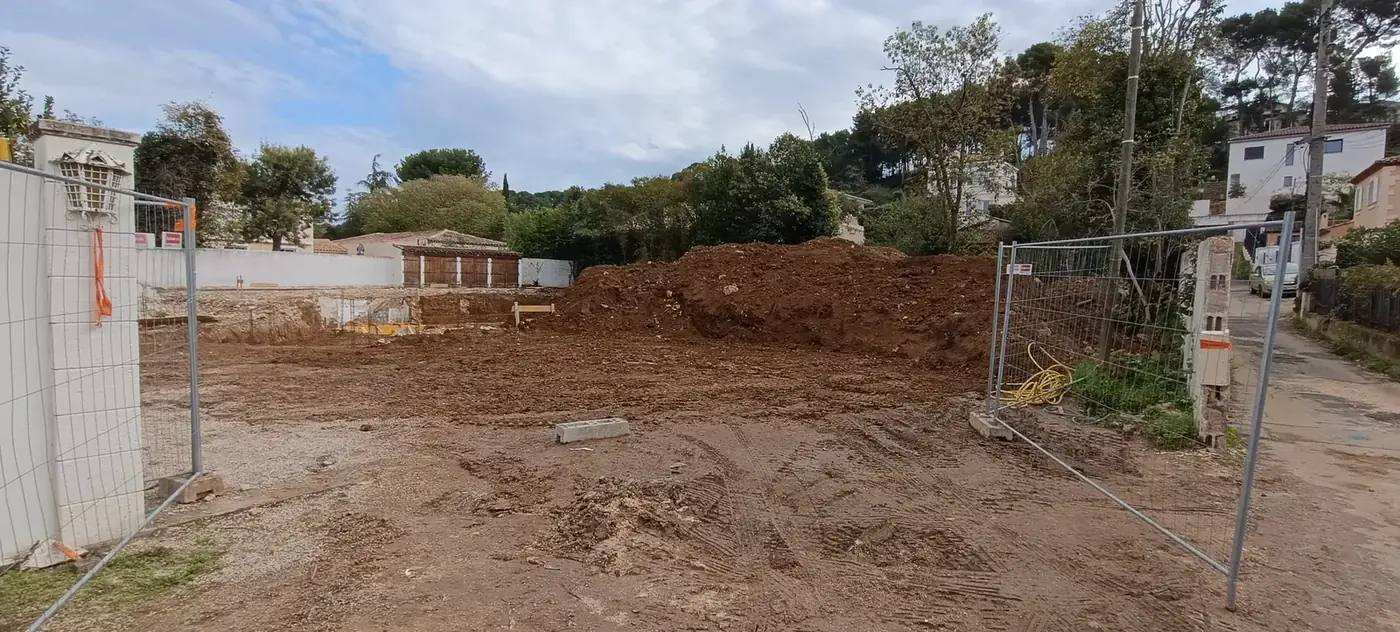 Terrassement — construction d'une villa à Plan-de-Cuques (13)