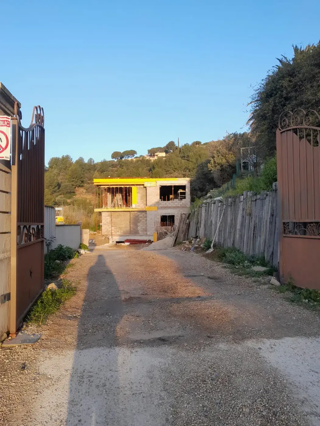 Portail d'entrée — construction d'une villa à La Ciotat (13)
